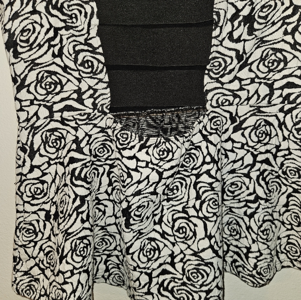 Pins And Needles Womans Black And White Floral Strapless Top Size L - Picture 11 of 13